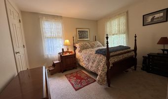 80 Baldwin Dr, Bangor, ME 04401