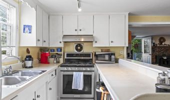 81 Richardson St, Bath, ME 04530
