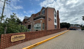 6924 FAIRFAX Dr 330, Arlington, VA 22213
