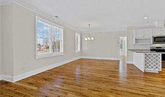 73 W Main St 6, Clinton, CT 06413