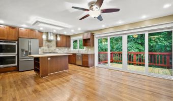 3903 IVYDALE Dr, Annandale, VA 22003