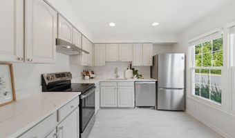 5603 INDEPENDENCE Cir, Alexandria, VA 22312