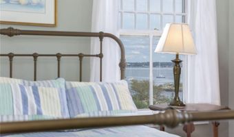 28 Newport St, Jamestown, RI 02835