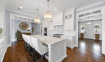 9 Beacon Hill Rd, Atlantic Highlands, NJ 07716