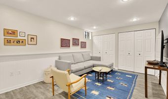 2546 S WALTER REED Dr B, Arlington, VA 22206
