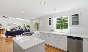 24 Wildflower Rd, Barrington, RI 02806