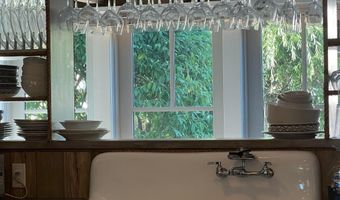 204 CORAL St, Beach Haven, NJ 08008