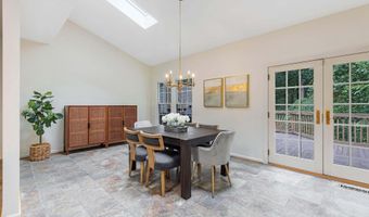 7716 EFFINGHAM Sq, Alexandria, VA 22315
