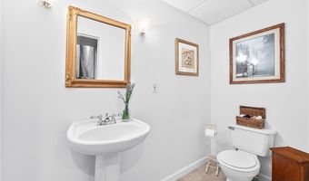 84 Country Hill Ln, North Kingstown, RI 02852