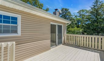 19 Spruce St, Beachwood, NJ 08722