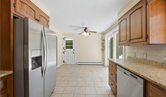 33 Shirley Dr, Cumberland, RI 02864