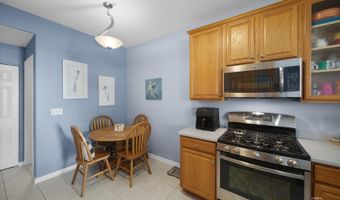 2935 Talaga Dr, Algonquin, IL 60102