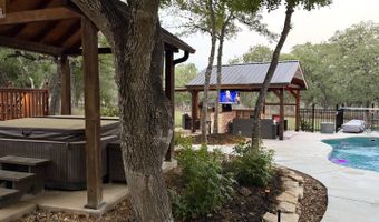 828 Shady Grv, Adkins, TX 78101