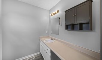 2392 Minerva Park Pl, Columbus, OH 43229