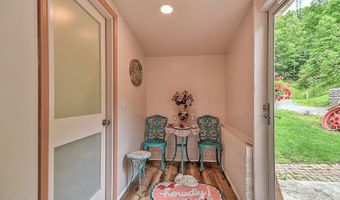 24483 Cave Creek Rd, Abingdon, VA 24211