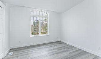 1366 N Bay Dr, Ann Arbor, MI 48103