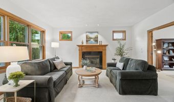 208 E APPLE CREEK Rd, Appleton, WI 54913