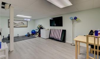 501 Woodhaven Ct 501, Cranston, RI 02920