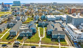 306 Deal Lake Dr 40, Asbury Park, NJ 07712