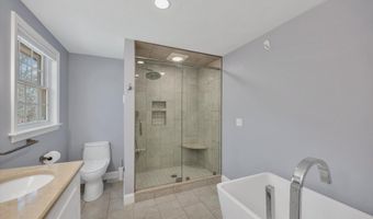 52 Clubhouse Dr, Bourne, MA 02532