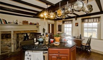 175 Huntinghouse Rd, Glocester, RI 02857