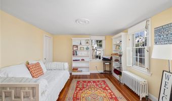 28 Extension St, Newport, RI 02840