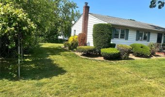 15 Spruce Rd, Amityville, NY 11701