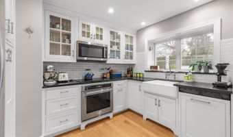 4004 ESTABROOK Dr, Annandale, VA 22003