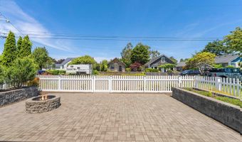 860 1ST St SE, Bandon, OR 97411