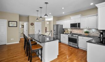 1136 New Ballwin Oaks Dr, Ballwin, MO 63021