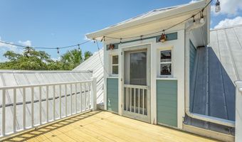 111 4th St, Apalachicola, FL 32320