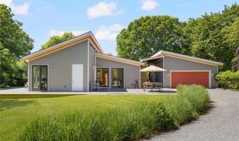 621 E Shore Rd, Jamestown, RI 02835