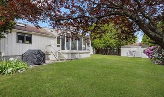 8 SCHOOL HOUSE Rd, Narragansett, RI 02882