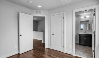 6940 ROCKLEDGE Dr, Bethesda, MD 20817