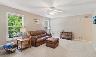 305 BUCKINGHAM Dr, Algonquin, IL 60102