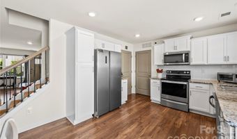 2 Chambers Garden Dr, Arden, NC 28704