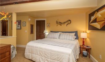 11 Willow St 5, Newport, RI 02840