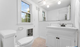 62 Chatham Rd, Berlin, CT 06037