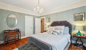 1701 Dearmon Dr, Charlotte, NC 28205