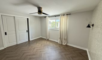 2305 N Williamsburg St, Arlington Heights, IL 60004