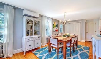 12 Harbour Ter, Cranston, RI 02905