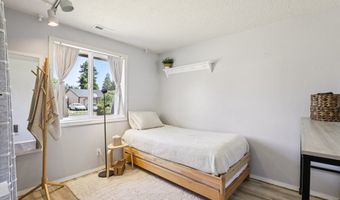 855 N 8TH St, Aumsville, OR 97325