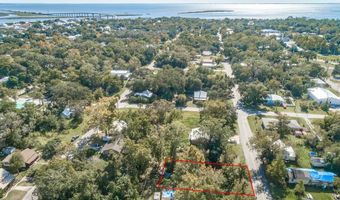 175 9th St, Apalachicola, FL 32320