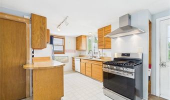 61 Blanding Ave, Barrington, RI 02806