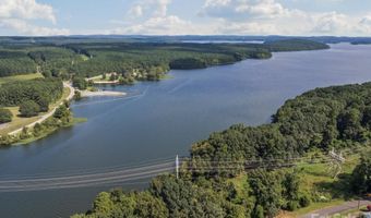 33 Lake St, Badin, NC 28009