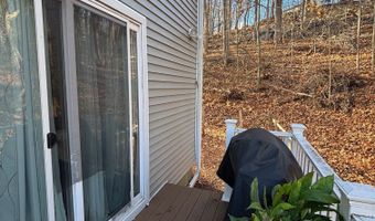 6 Irving Pl, Danbury, CT 06810