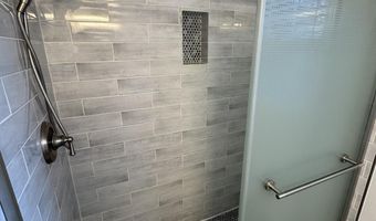 8001 HAMMOND St, Alexandria, VA 22309