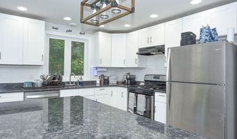 150 Hathaway Rd, Acushnet, MA 02743