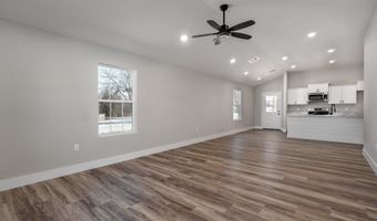 42 E Cline St, Aurora, MO 65605