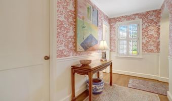 1114 N HARRISON St, Arlington, VA 22205